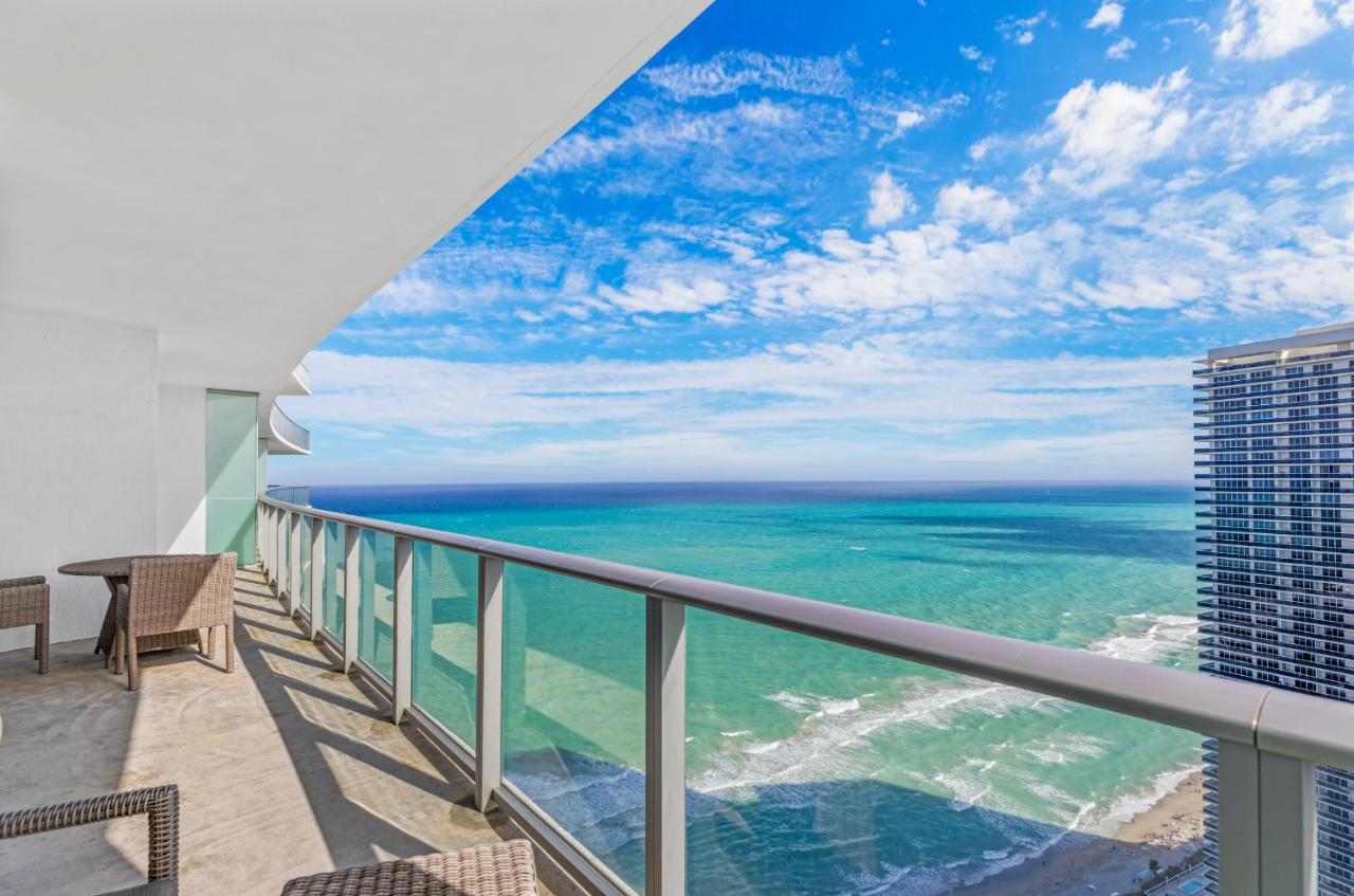 Seashore Resort: Beachfront 2-Bedroom with Ocean View and Rooftop Amenities Hollywood Exterior photo