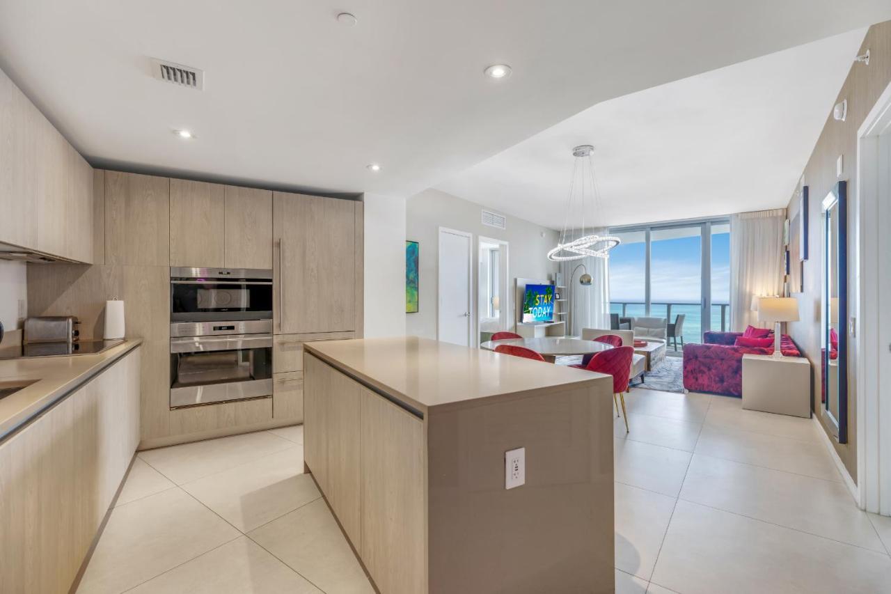 Seashore Resort: Beachfront 2-Bedroom with Ocean View and Rooftop Amenities Hollywood Exterior photo