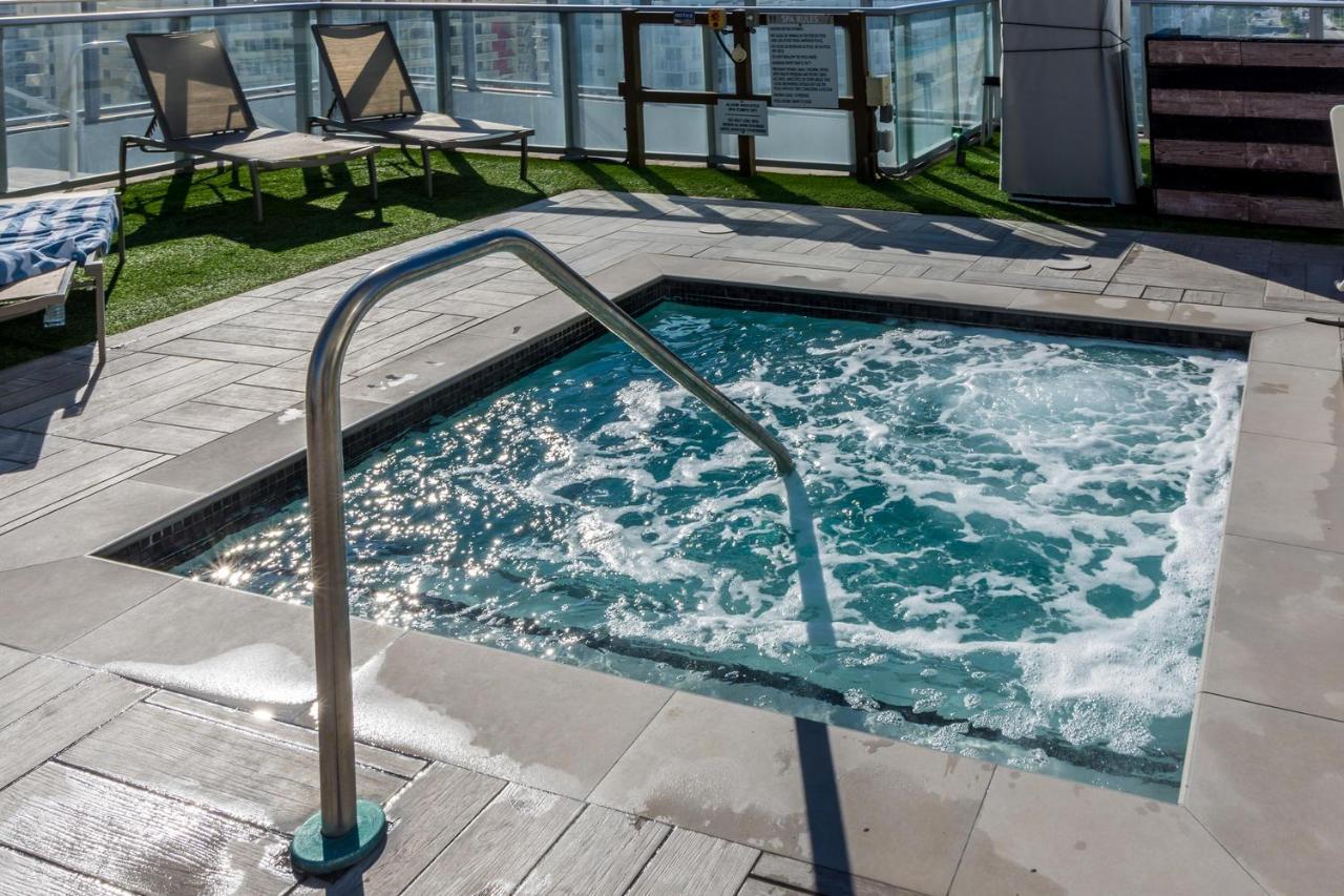 Seashore Resort: Beachfront 2-Bedroom with Ocean View and Rooftop Amenities Hollywood Exterior photo
