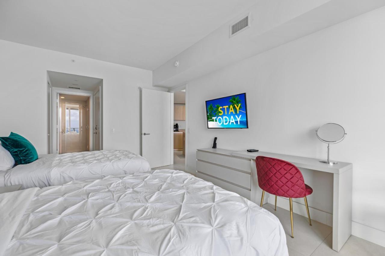 Seashore Resort: Beachfront 2-Bedroom with Ocean View and Rooftop Amenities Hollywood Exterior photo
